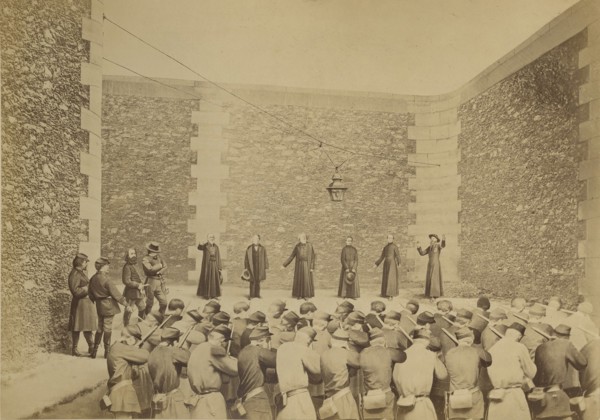 Exécution des otages, prison de la Roquette, le 24 mai 1871, 1870-71.