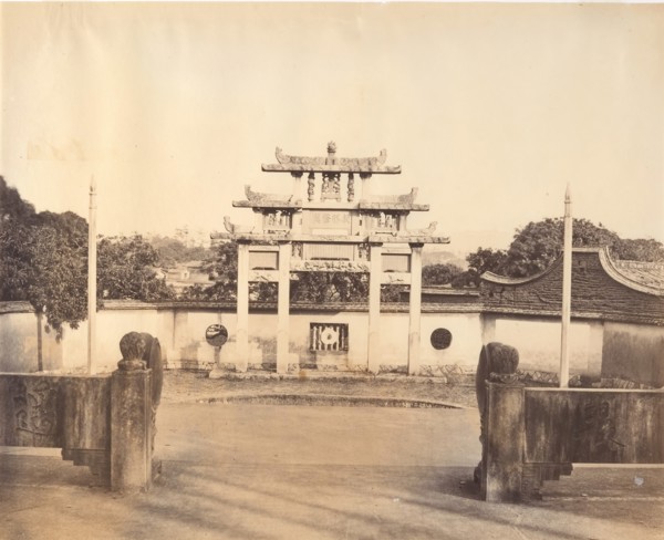 Triumphal Arche, Foochow, ca. 1869.