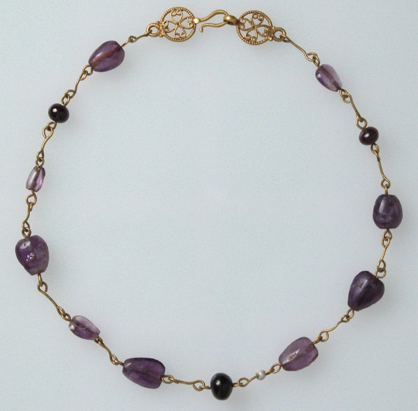 Gold Necklace with Amethysts, Glass Beads, and a Pearl, Byzantine, 500-700.