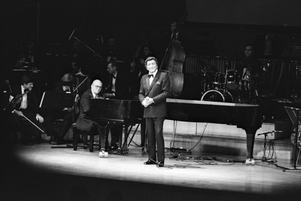Tony Bennett and Ralph Sharon, Fairfield Halls, Croydon, Mar 1988.