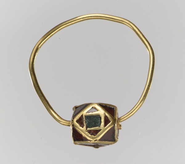 One of a Pair of Gold Cloisonné Earrings, Frankish, 500-550.