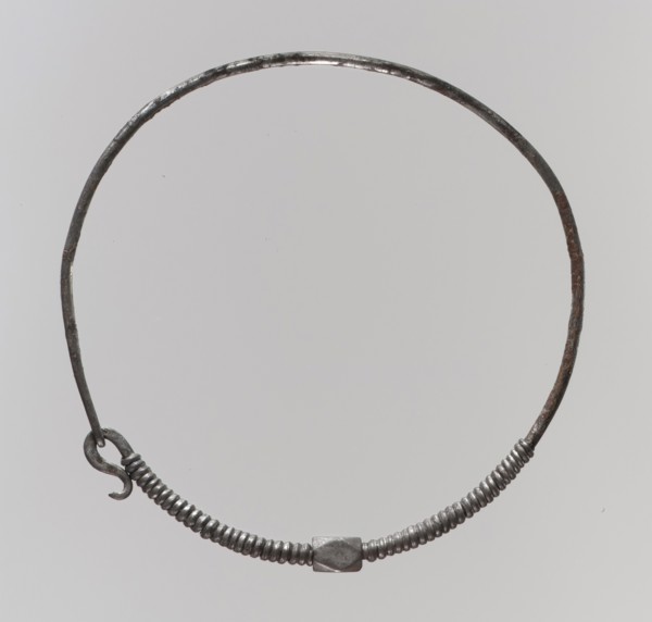 Earring, Frankish, 675-725.