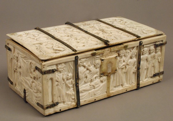 Casket with Romance Scenes, French, ca. 1320-40.