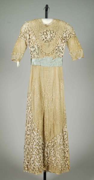 Dinner dress, American, 1908-10.