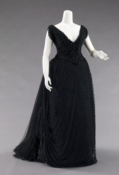 Evening dress, French, ca. 1885. Similar decolletage was shown in several James Abbott McNeill Whistler (1834-1903) paintings of the 1880s.