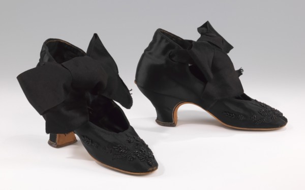 Evening shoes, French, 1875-85.