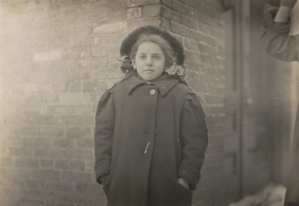 Mery Horn, a hunchback condition aggravated by the heavy load of papers she carried. Hartford, Connecticut, March 1909, 3348.