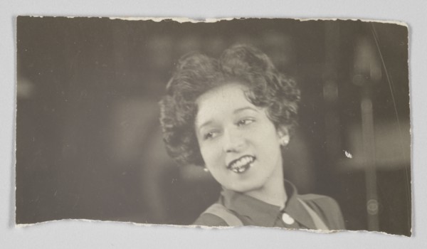 Photographic print of unidentified woman, early 20th century. Creator: Unknown.