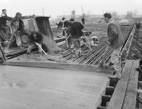 M1 Motorway, Structure 63, Forest Road, Hanslope, Milton Keynes, 24/03/1959. Creator: John Laing plc.