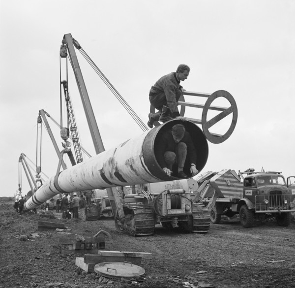 The Fens gas pipeline being lifted by a row of Caterpillar 583 pipelayers, Norfolk, 20/09/1967. Creator: John Laing plc.