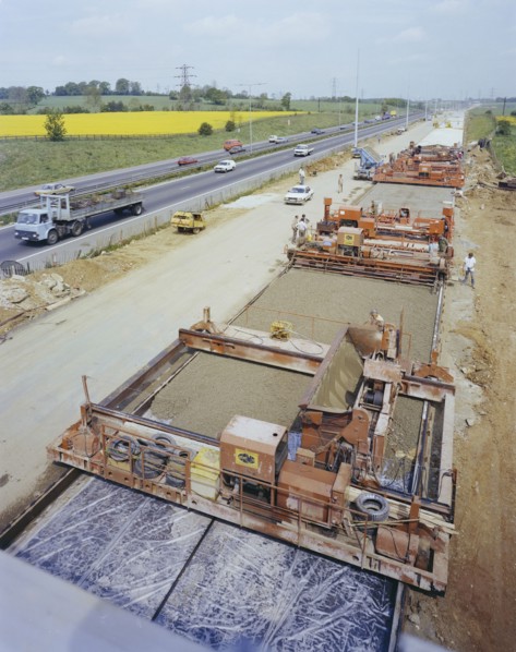 Widening works on the M1 in Hertfordshire, 18/05/1982. Creator: John Laing plc.