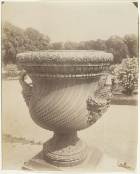 Versailles, Vase par Ballin, 1905. Creator: Eugene Atget.