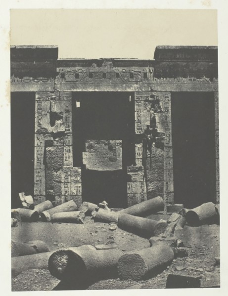 Médinet-Habou, Partie Orientale du Péristyle du Palais de Ramsès-Méiamoun; Thèbes, 1849/51. Creator: Maxime du Camp.