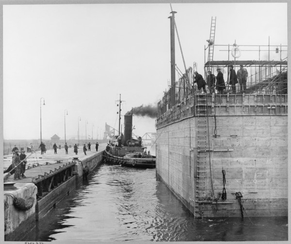 Tilbury Docks, Chadwell St Mary, Thurrock, Essex, 03/1952. Creator: John Laing plc.