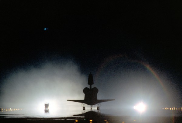 STS-93 landing, Kennedy Space Center, Florida, USA, July 27, 1999. Creator: NASA.