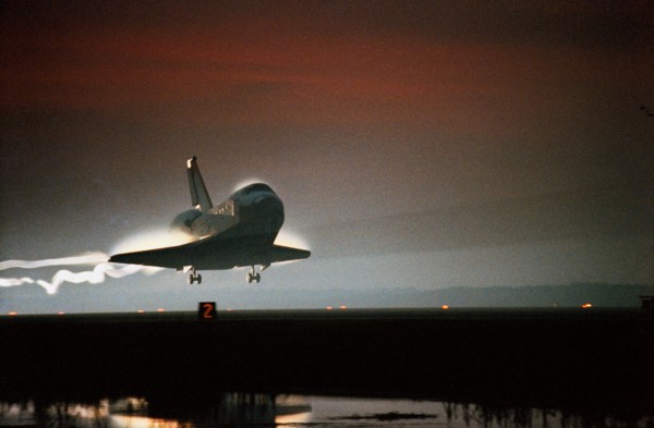STS-80 landing, Florida, USA, December 7, 1996.  Creator: NASA.