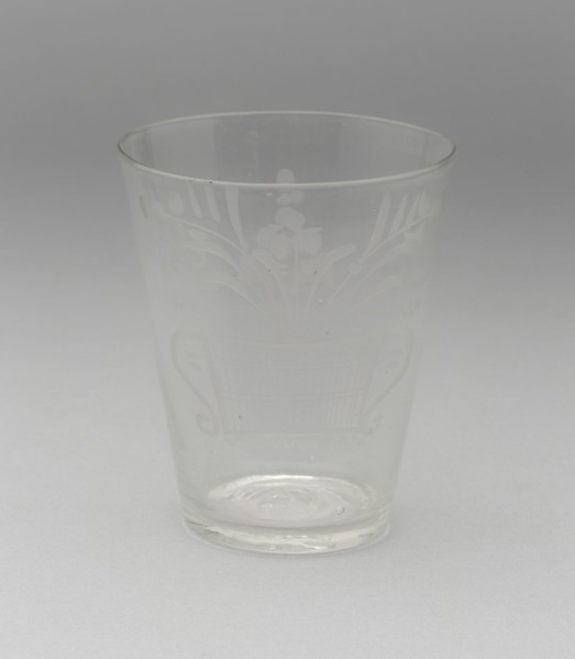 Tumbler, 1764/74. Engraved floral decoration.