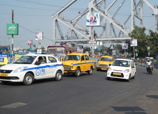 Traffic in Calcutta, India, 2019.