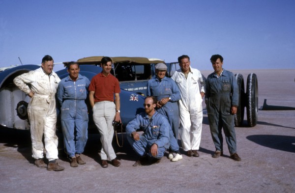 Bluebird CN7 support crew, Ken Norris (3rd from left), Leo Villa (3rd from right), Lake Eyre 1964. Creator: Unknown.
