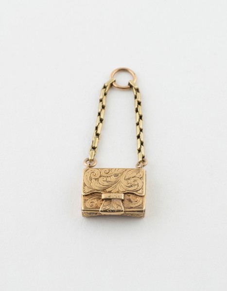 Keepsake in the Form of a Purse, England, c. 1850. Creator: Unknown.