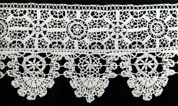 Border, Italy, 1601/25 (needlelace); 1625/50 (points). Creator: Unknown.