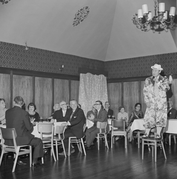 Flying Eagle, Mollison Way, Edgware, Harrow, London, 01/12/1972. Creator: John Laing plc.