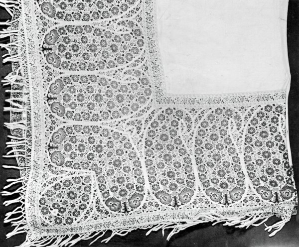 Shawl, England, 1810/15 (reworked 1825/35).