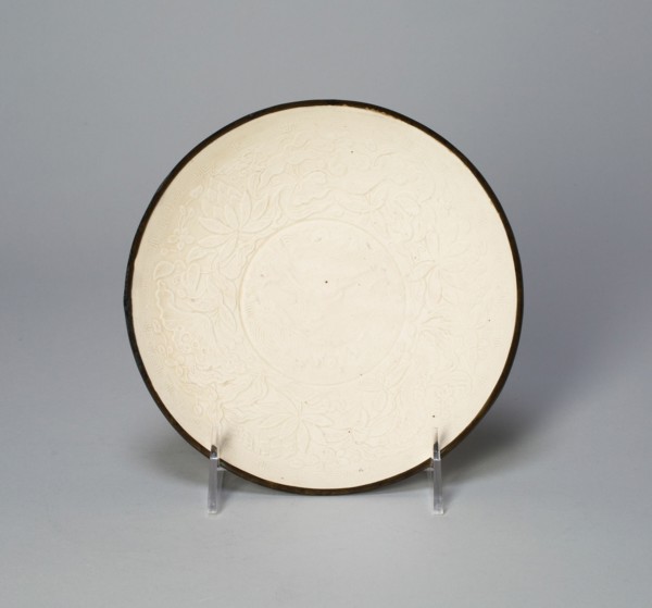 Dish with Fish and Lotus Scrolls, Song dynasty (960-1279).