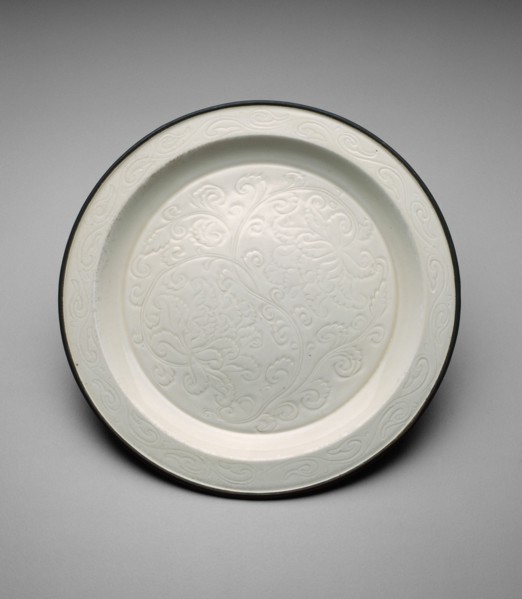 Shallow Dish with Peony Sprays, Northern Song dynasty, (960-1127), 11th century.