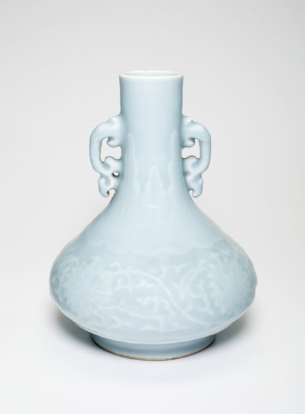 Vase with Leaf Scroll Handles and Floral Spray Design, Qing dynasty (1644-1911), Qianlong reign mark and period (1736-1795).