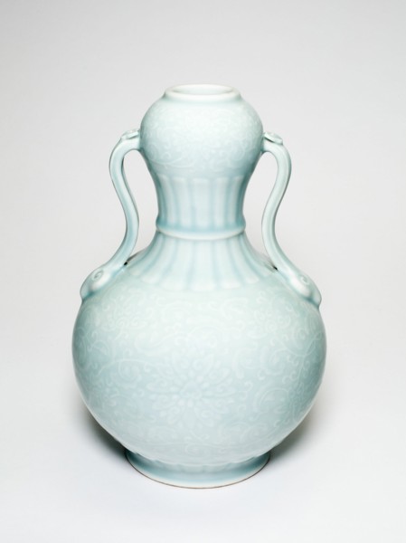 Celadon-glazed lotus vase (shoudaier huluping), Qing dynasty (1644-1911), Qianlong reign mark (1736-1795), 18th/19th century.