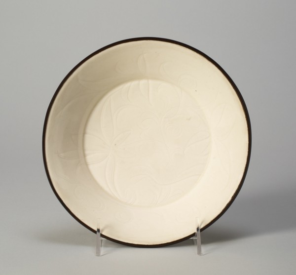 Dish with Stylized Lotus, Song dynasty (960-1279).