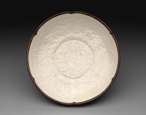 Dish with Peony Sprays and Four Boys, Jin dynasty (1115-1234), 12th century.