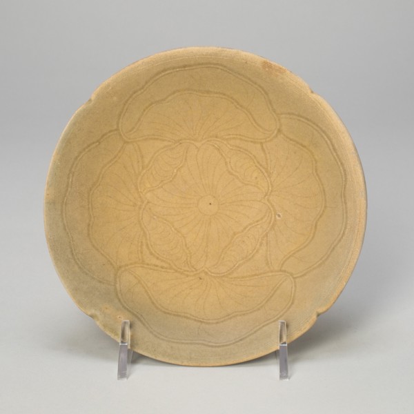 Lobed Dish with Overlapping Lotus Leaves, late Tang dynasty (618-907) or Five Dynasties period (907-960), 9th century.