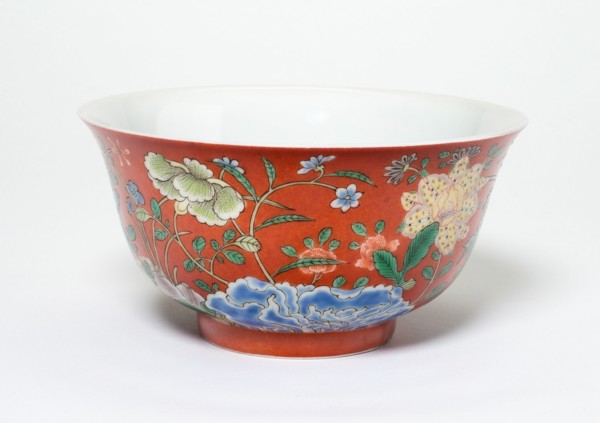 Bowl with Flowers on a Coral-Red Ground, Qing dynasty (1644-1911), Yongzheng reign mark (1723-1735).