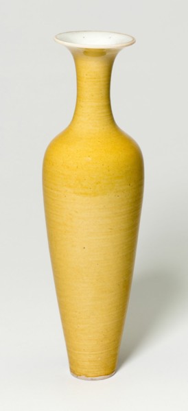 Amphora-Shaped Vase, Qing dynasty (1644-1911), Kangxi reign mark and period (1662-1722).