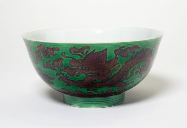 Bowl with Dragons, Qing dynasty (1644-1911), Kangxi reign mark and period (1662-1722).