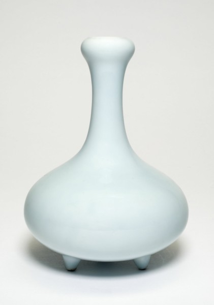 Bulbous-Shaped Vase, Qing dynasty (1644-1911), Qianlong reign mark and period (1736-1795).
