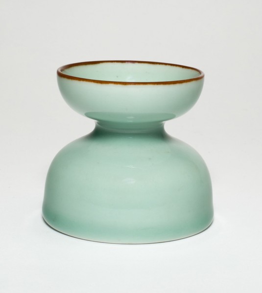 Waisted Water Bottle, Qing dynasty (1644-1911), 18th/19th century.