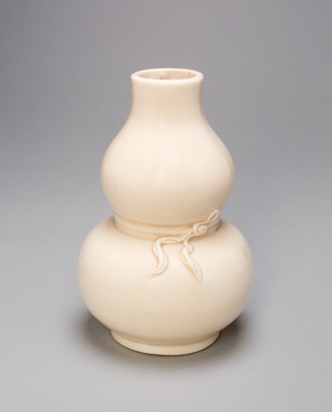 Gourd-Shaped Vase with Encircling and Twisted Rope, Ming dynasty (1368-1644) or Qing dynasty (1644-1911), c. late 17th/18th century.