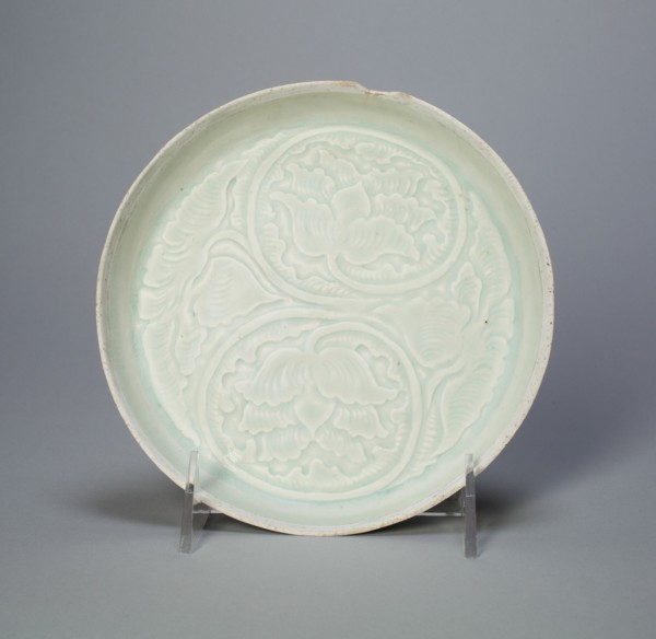 Dish with Peonies and Leaves, Song dynasty (960-1279).