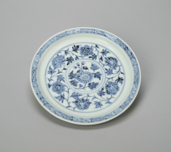 Dish with Peony Scrolls and Chrysanthemum Spray, and Lotus Panels on Reverse, Ming dynasty (1368-1644), Hongwu period (1368-98).