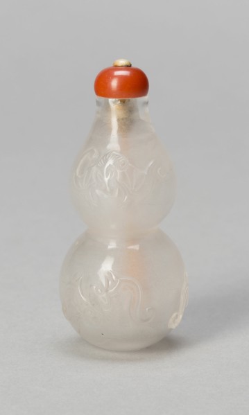 Gourd-Shaped Snuff Bottle with Bats, Qing dynasty (1644-1911), 1800-1900.