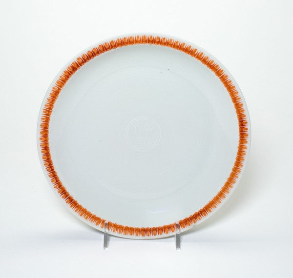 Plate with Bats and Dragons, Qing dynasty (1644-1911), Kangxi reign mark and period (1662-1722).