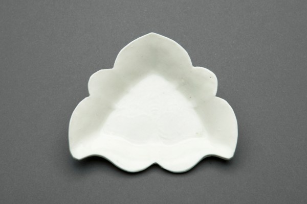 Tri-Lobed Dish with Butterfly, Liao dynasty (907-1125), 12th century.