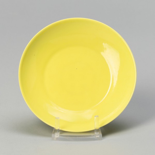 Saucer, Qing dynasty (1644-1911), Yongzheng reign mark and period (1723-1735).