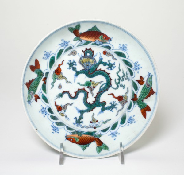 Doucai 'Dragon' Dish, Qing dynasty (1644-1911), 18th/19th century.