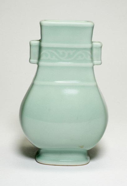 Vase in the Shape of an Ancient Bronze Vessel, Qing dynasty (1644-1911), Qianlong reign mark (1736-1795), 18th/19th century.