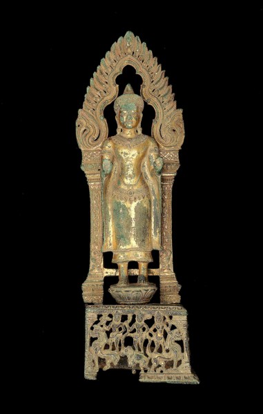 Altarpiece with Adorned Buddha, Angkor period, 13th century.