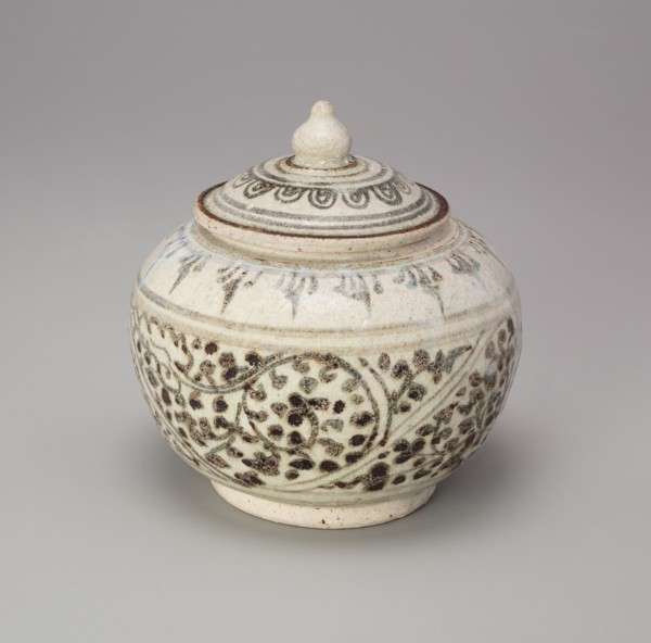 Sawankhalok Ware Covered Box with Lotus Bud Knob, 14th/15th century.